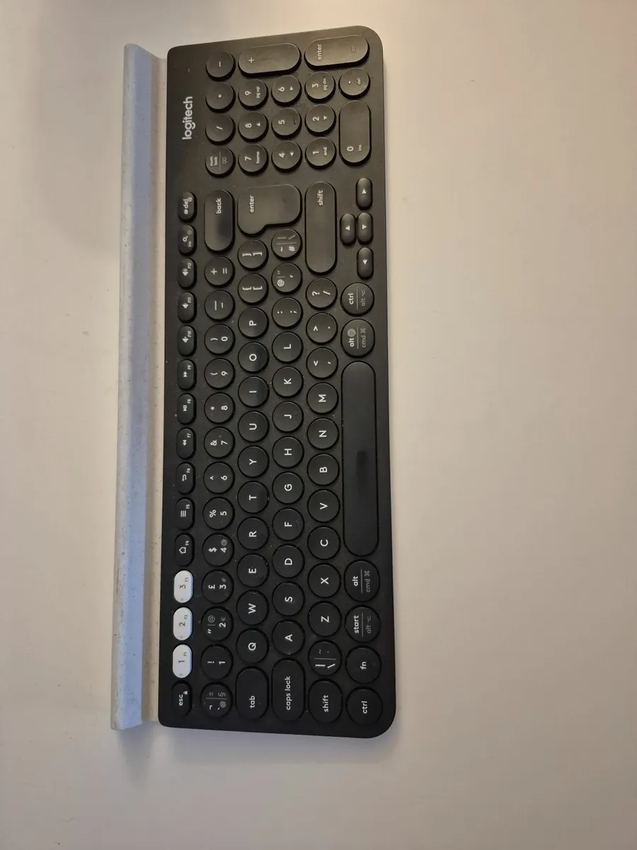 Logitech k780 bluetooth keyboard - Image 2