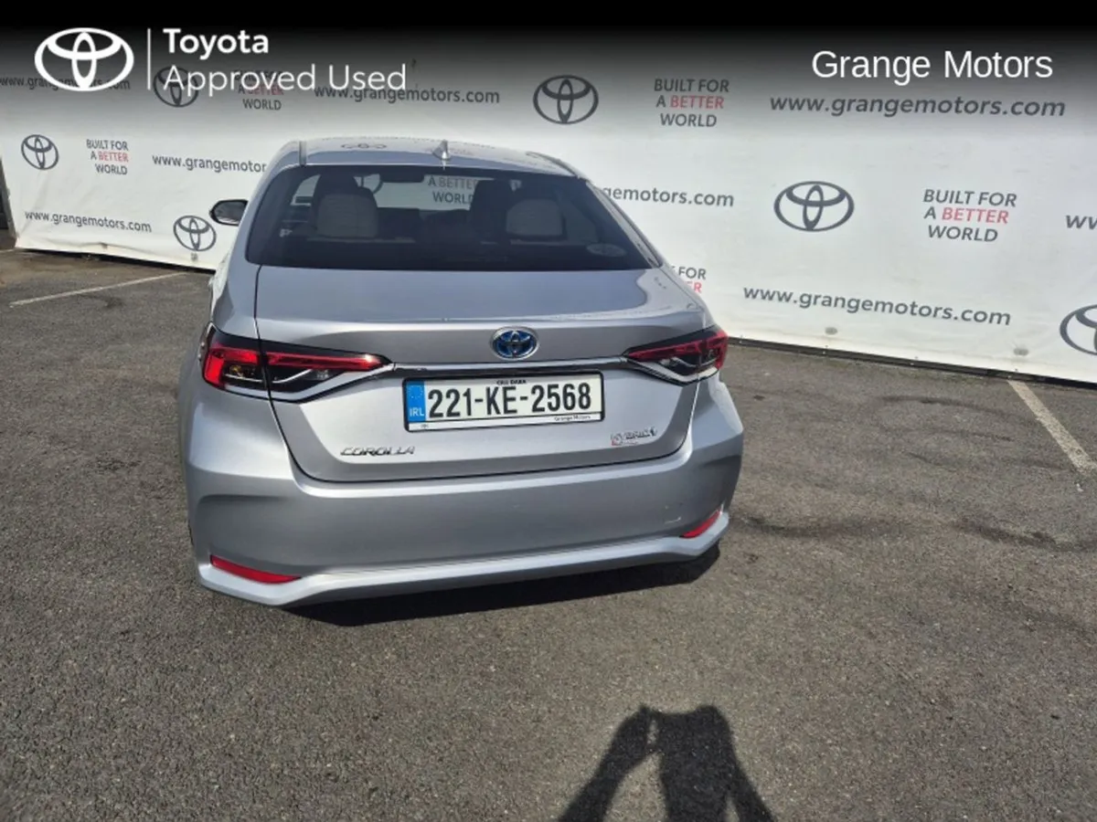 Toyota Corolla 1.8 Hybrid Luna Sport SAL - Image 4