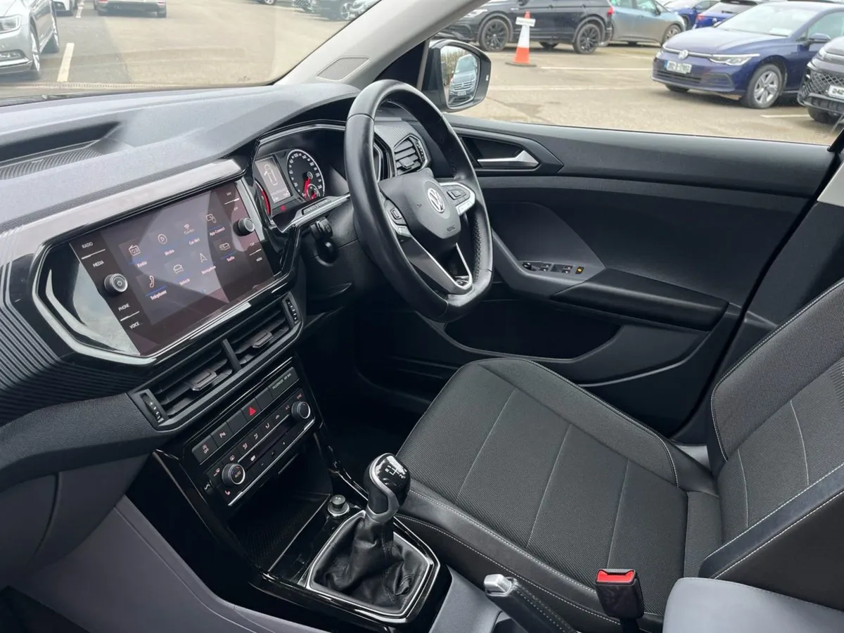 Volkswagen T-Cross R-line 1.0tsi 115HP Manual - Image 2