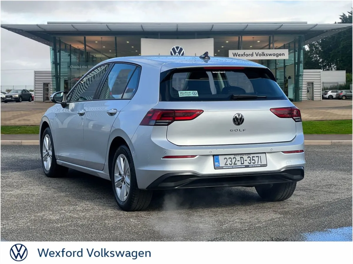 Volkswagen Golf Life 2.0 TDI 115HP - Image 4