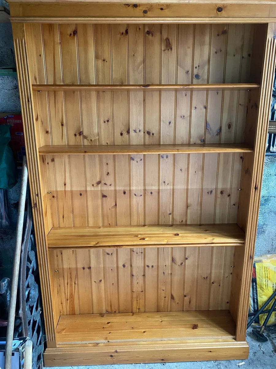 Lovely Oak Bookcase - Image 3