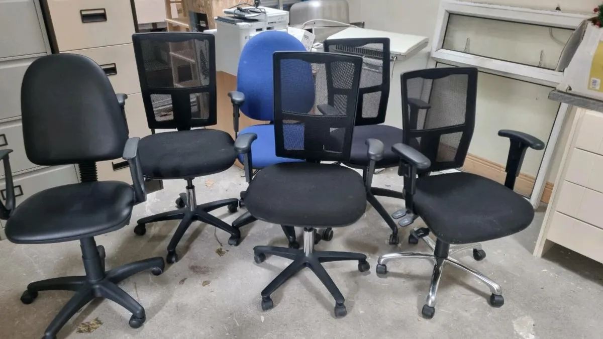 Office chairs and filing cabinet - Image 2