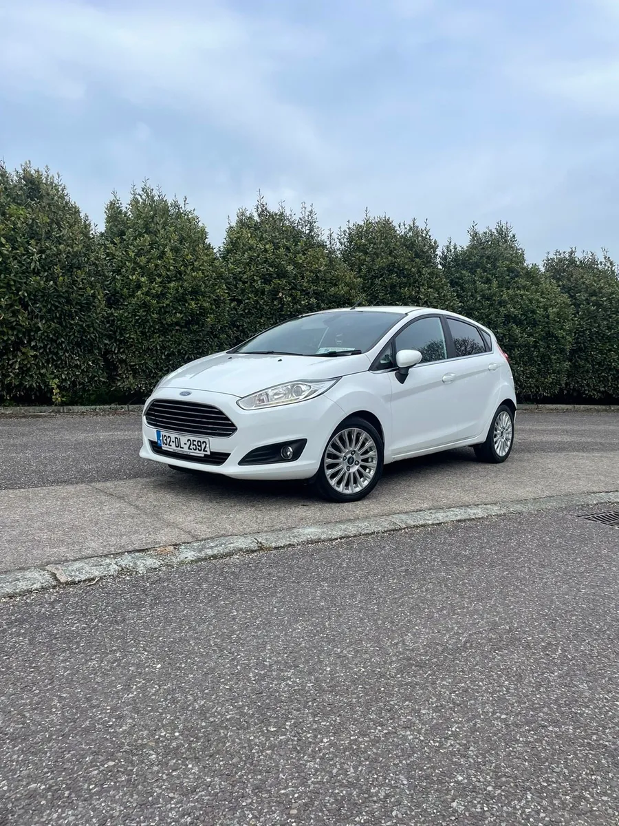 Ford Fiesta2013 miles114000 Low price 4900€ - Image 1