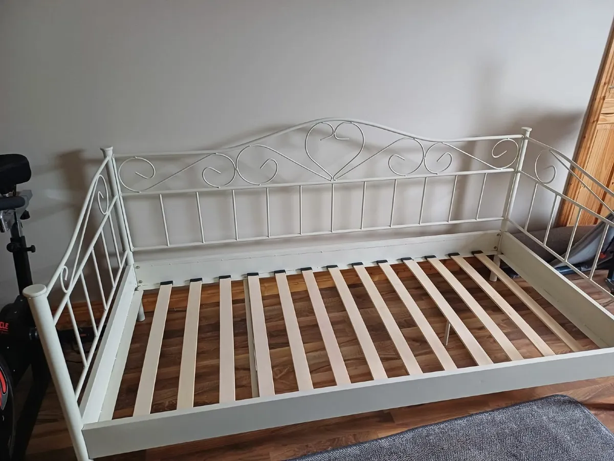 bed - Image 1