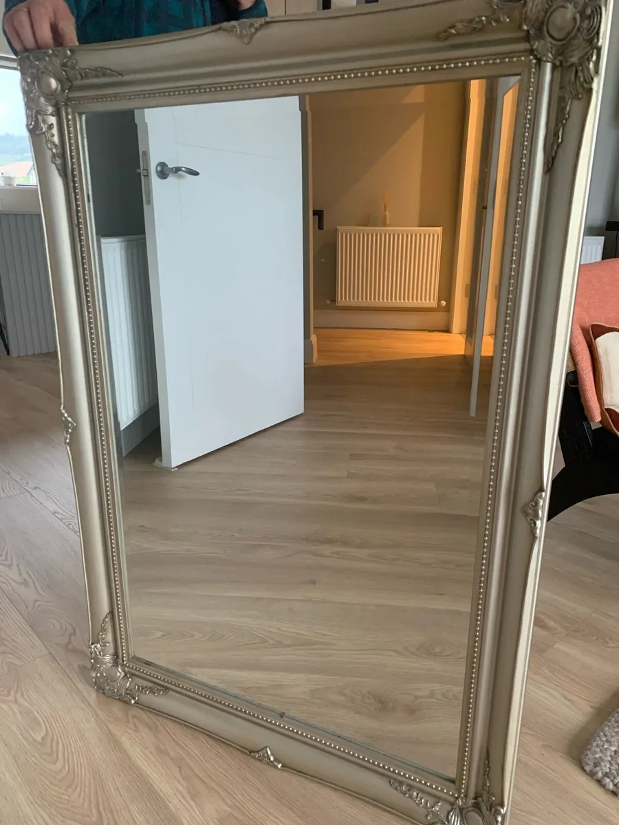 Large mirror - Image 1