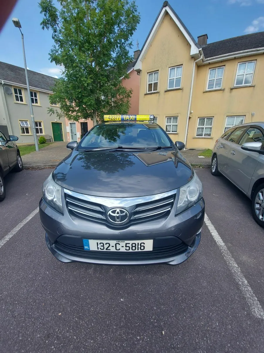 Toyota Avensis 2013 - Image 1