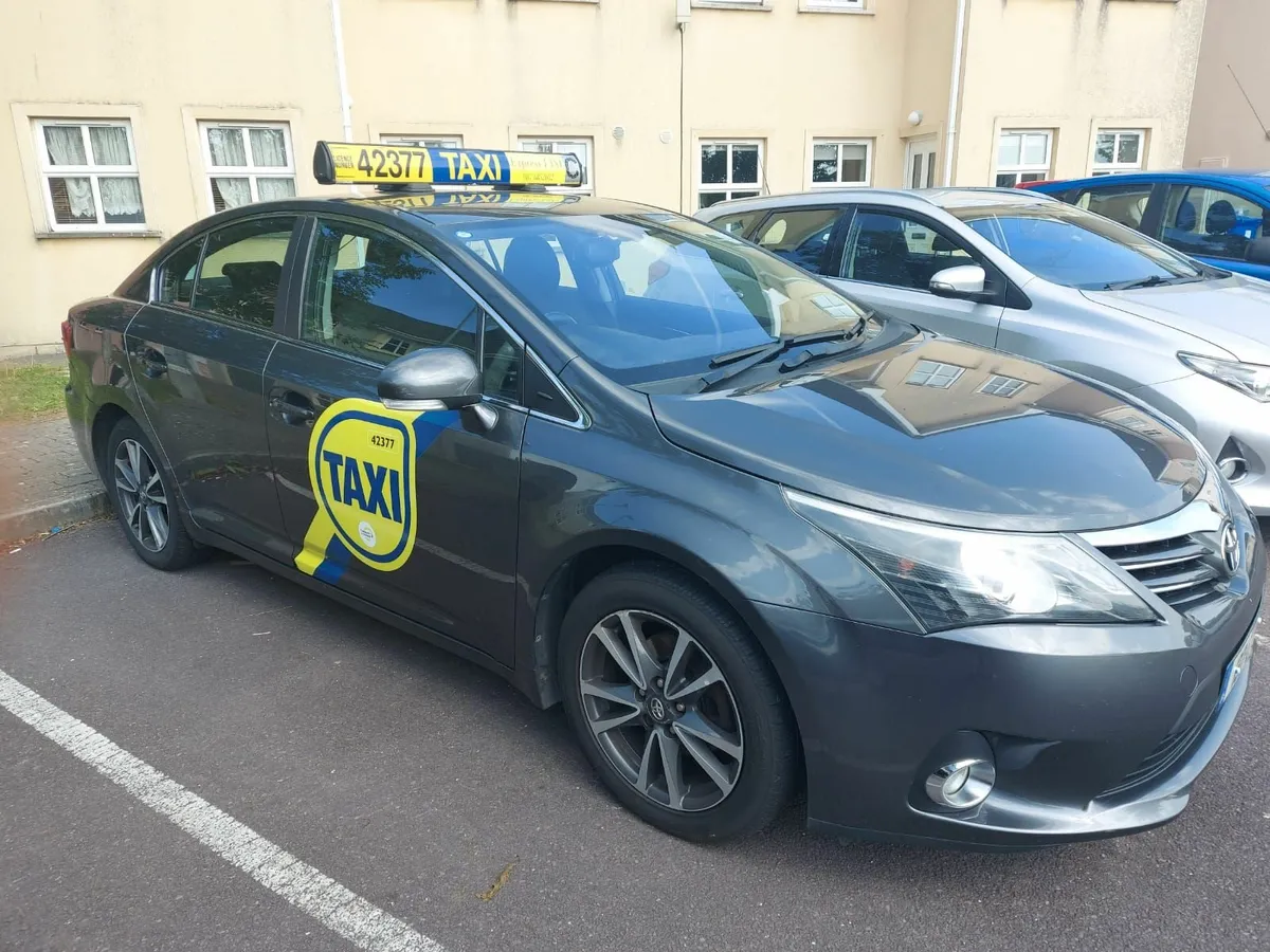 Toyota Avensis 2013 - Image 2