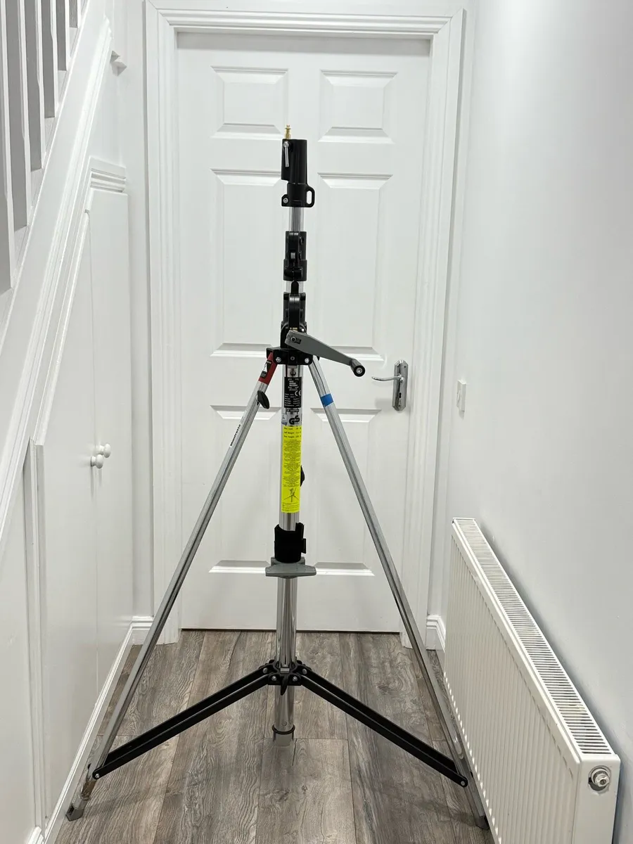 Manfrotto 087NW Geared Wind-Up Stand - Image 1