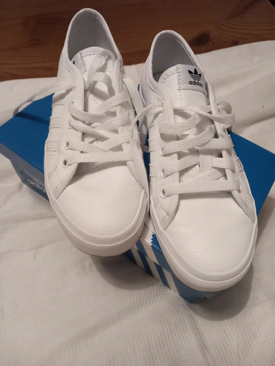 Addidas Nizza Trainers Size 4 - Image 3