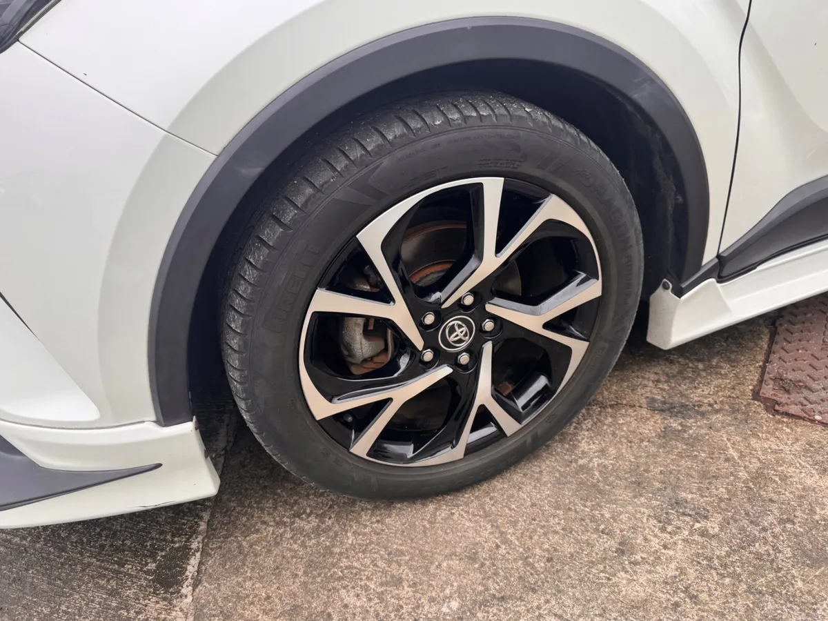 Toyota CHR 2018 - Image 4