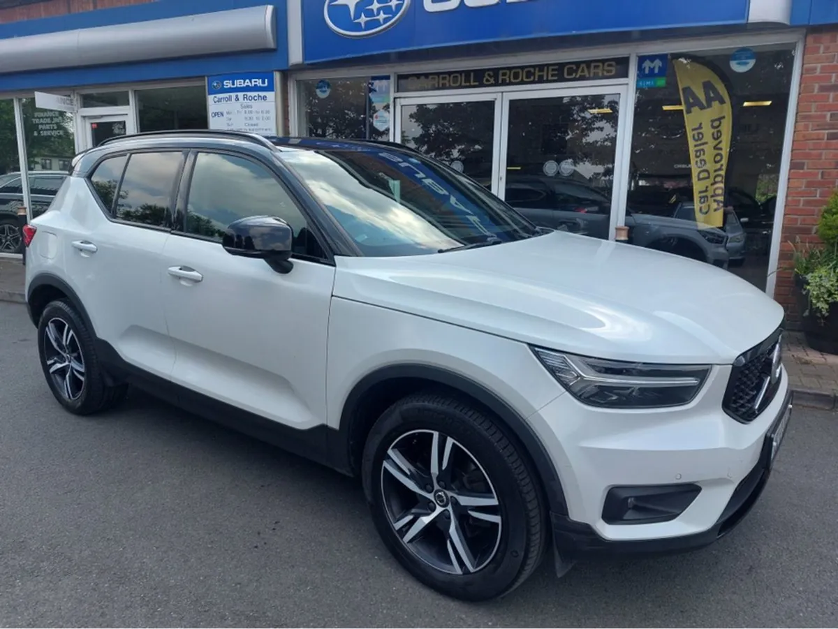 Volvo XC40 T4 R-design Stunning SUV in White Blac - Image 2
