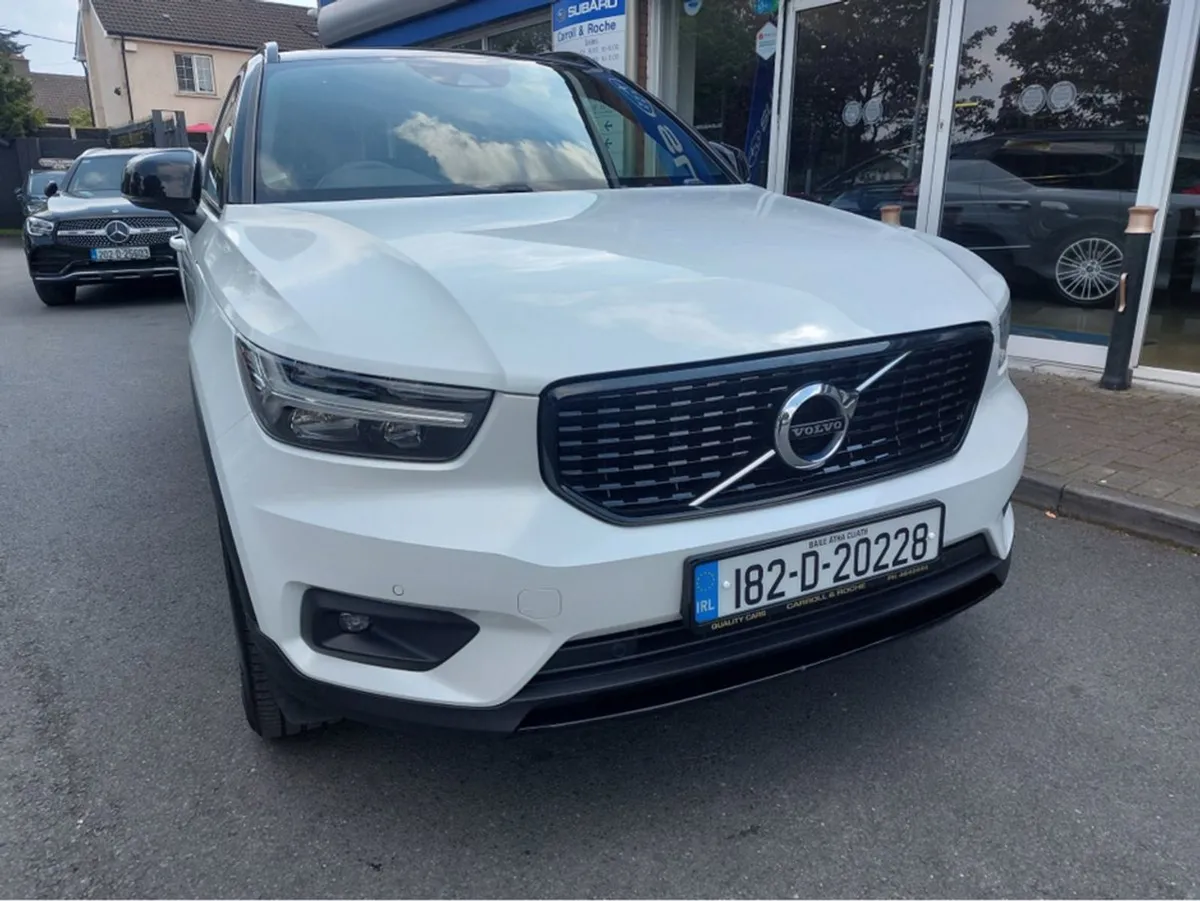 Volvo XC40 T4 R-design Stunning SUV in White Blac - Image 4