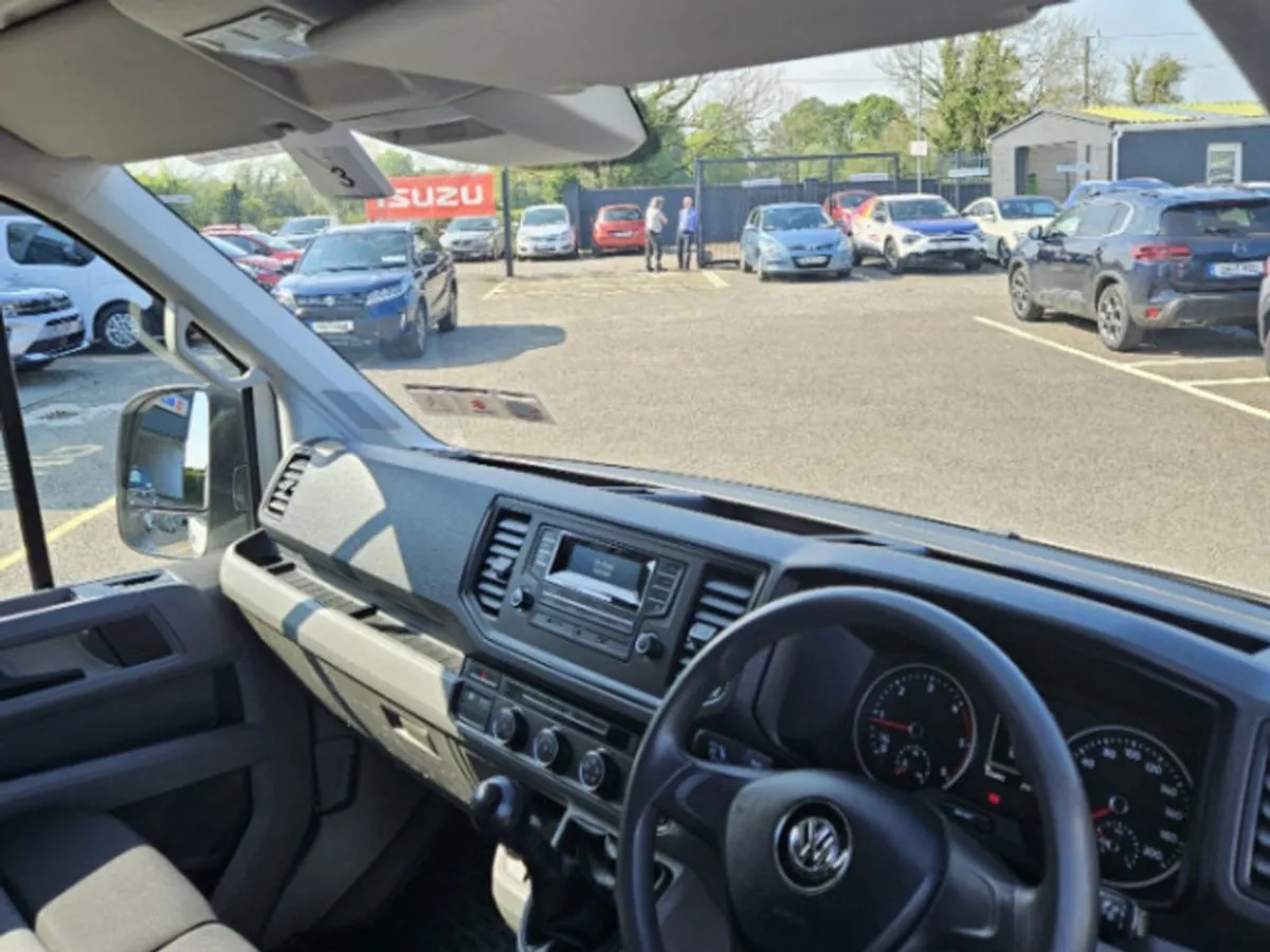 Volkswagen Crafter 30 MWB 102HP M6F HR 5DR - Image 4