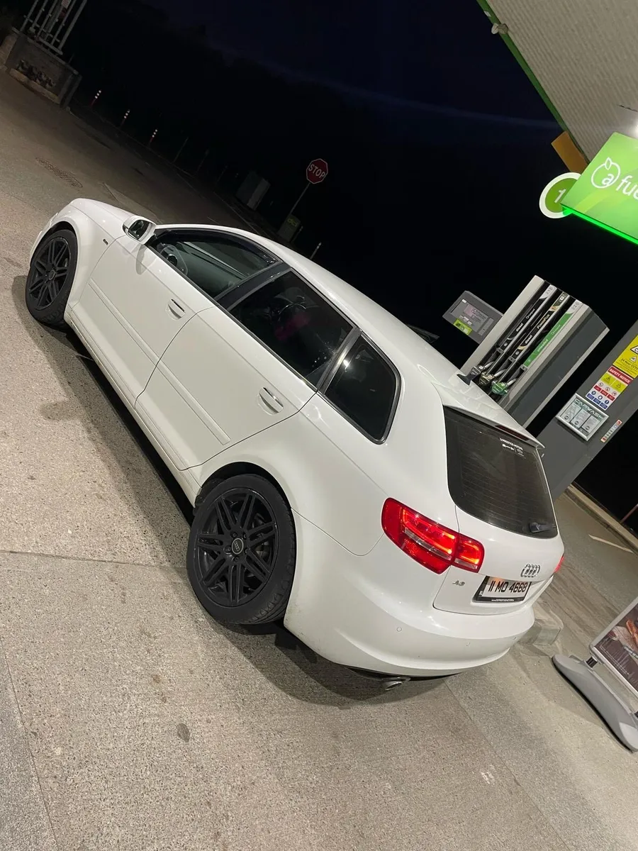 AUDI A3 HATCH BACK S-LINE - Image 4