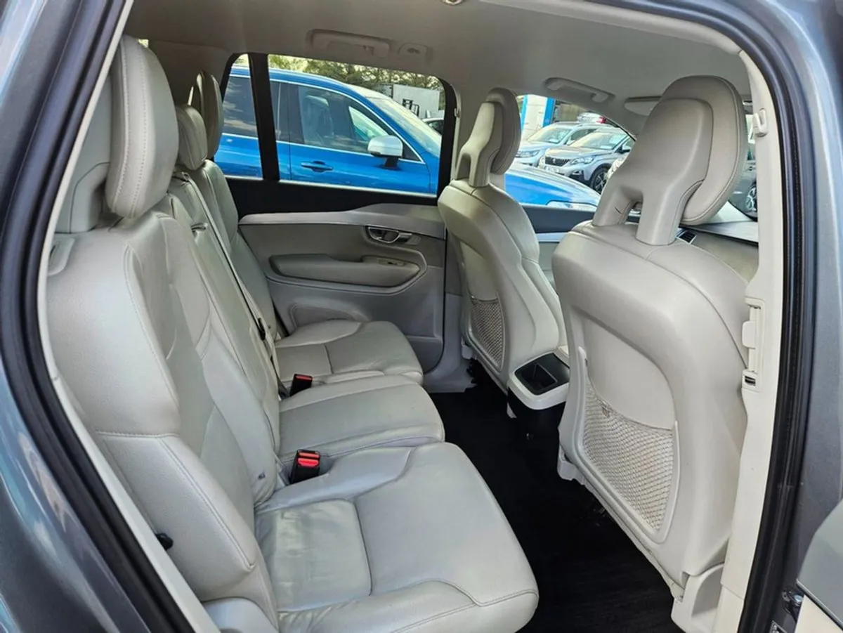 Volvo XC90 2.0 D5 Momentum P/P 5DR Auto - Image 4