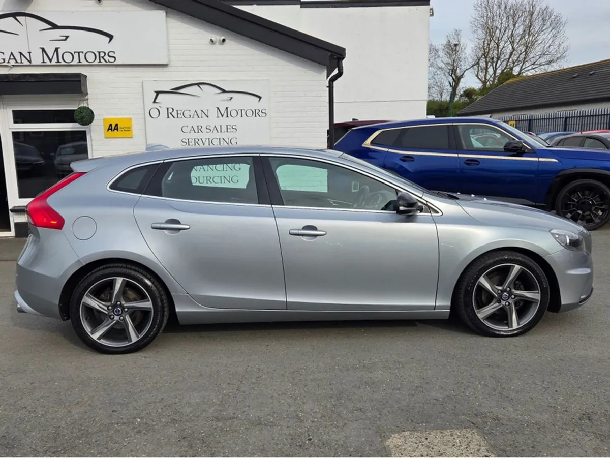 Volvo V40 1.6 D2 R-design NAV 115BHP - Image 2