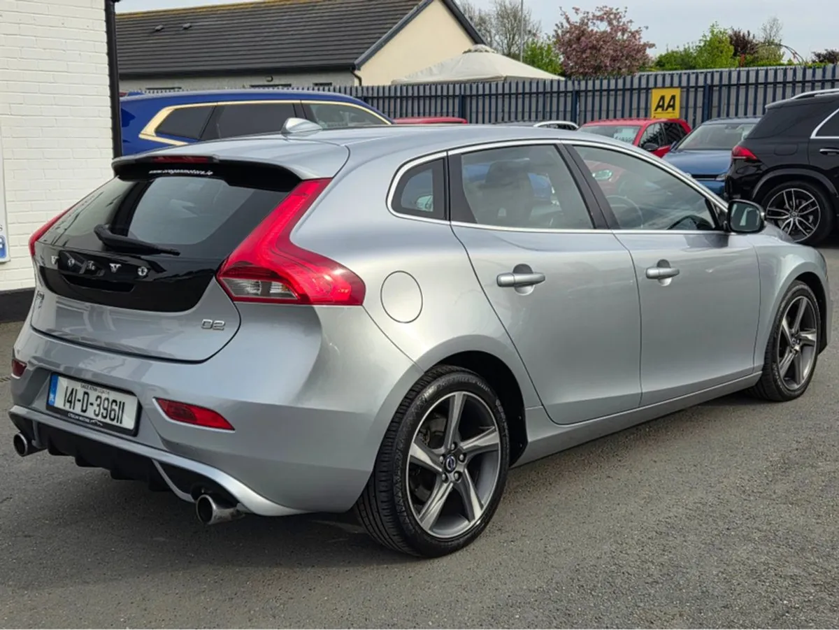 Volvo V40 1.6 D2 R-design NAV 115BHP - Image 4