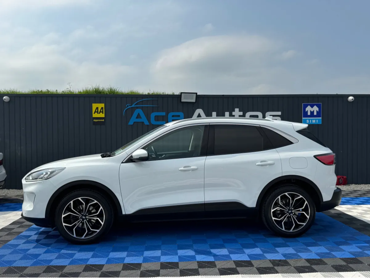 Ford Kuga TITANIUM - 1.5 DIESEL - MANUAL - 12M WAR - Image 4