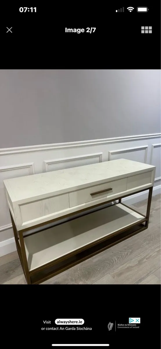 BEAUTIFUL HALL/CONSOLE TABLE - Image 1