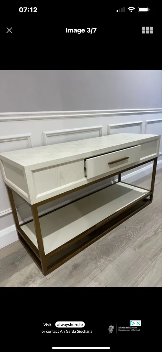 BEAUTIFUL HALL/CONSOLE TABLE - Image 2