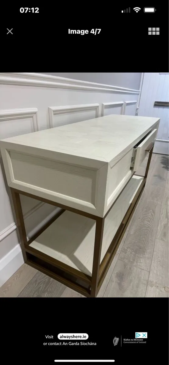 BEAUTIFUL HALL/CONSOLE TABLE - Image 3
