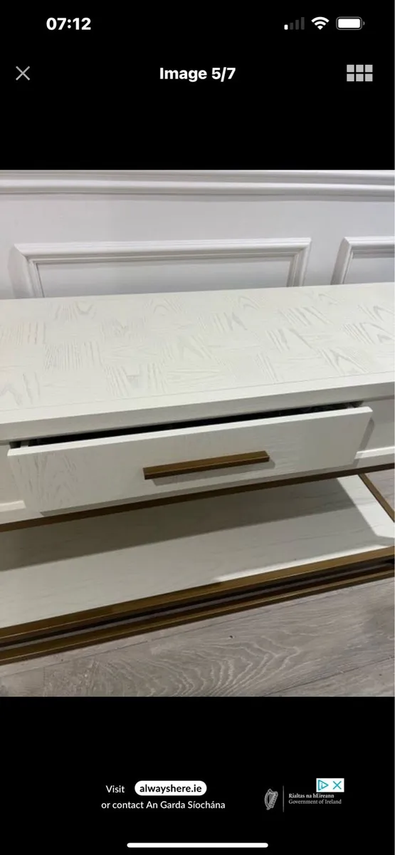 BEAUTIFUL HALL/CONSOLE TABLE - Image 4