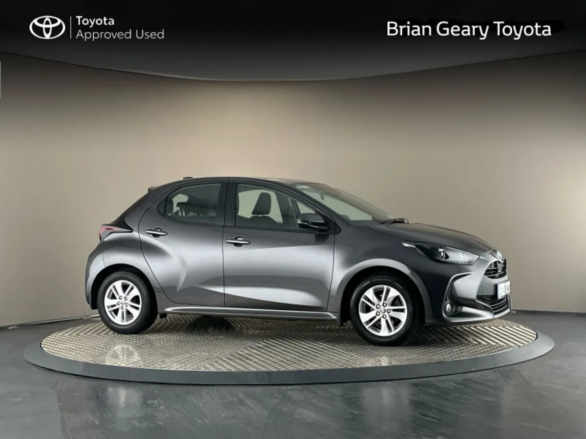 Toyota Yaris 1.0 LUNA - Image 1
