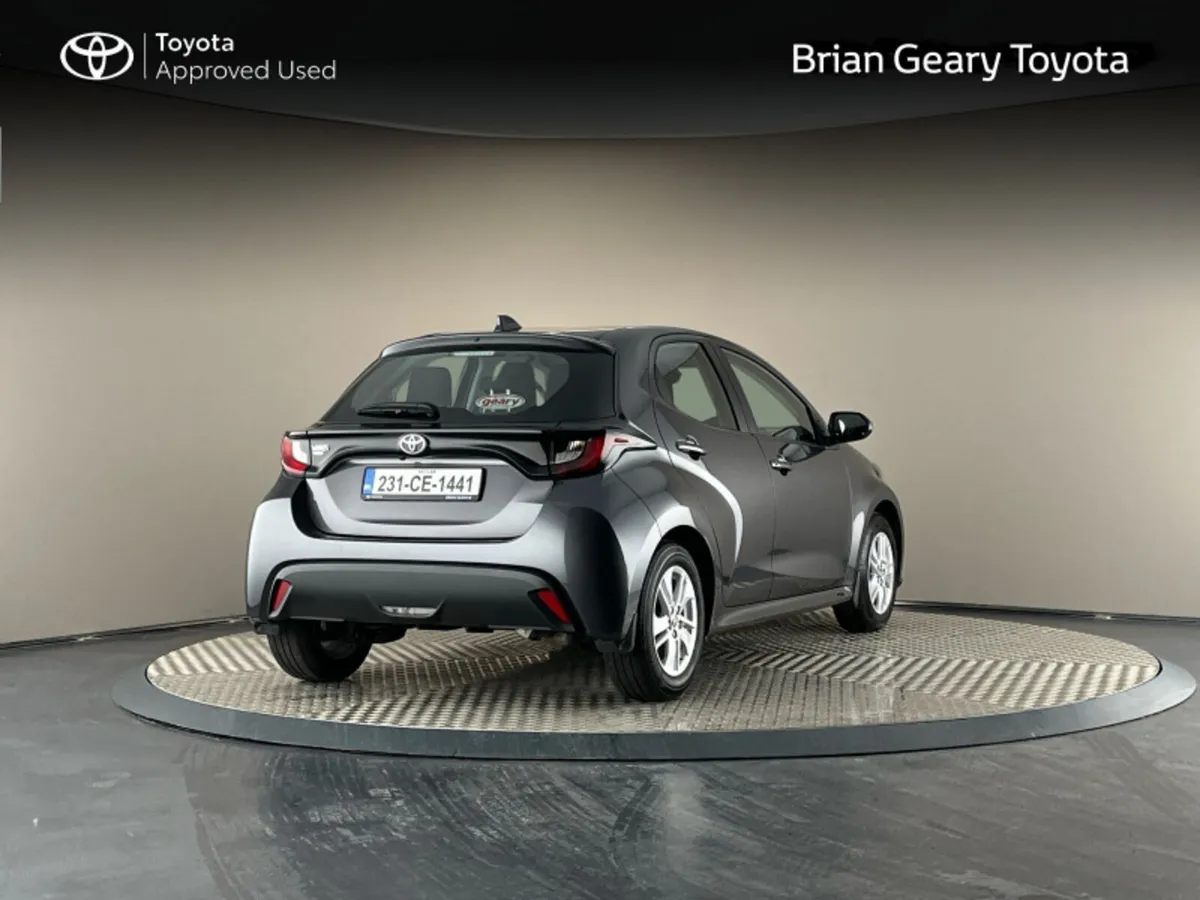 Toyota Yaris 1.0 LUNA - Image 2
