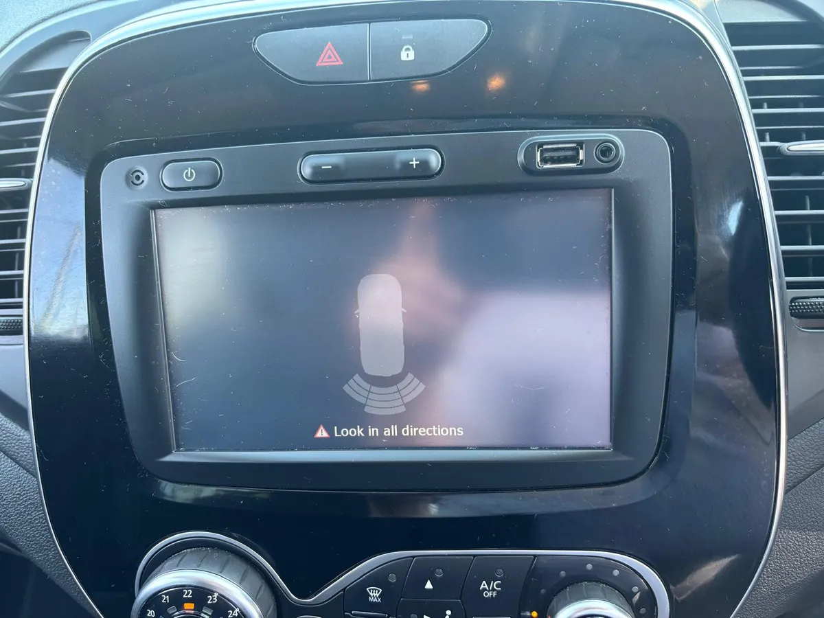 Renault Captur 2017  LOW  MILEAGE  SPOTLESS - Image 2