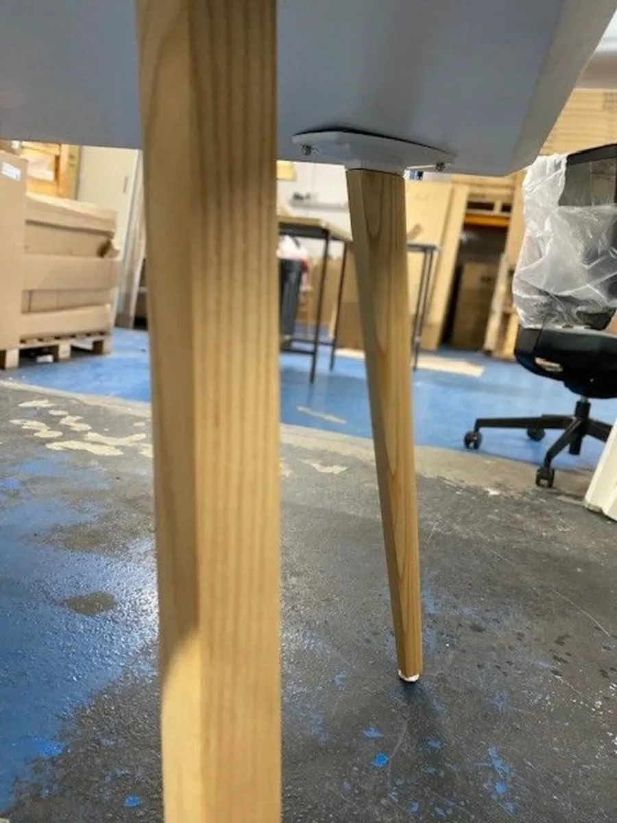 Kitchen table - Image 4
