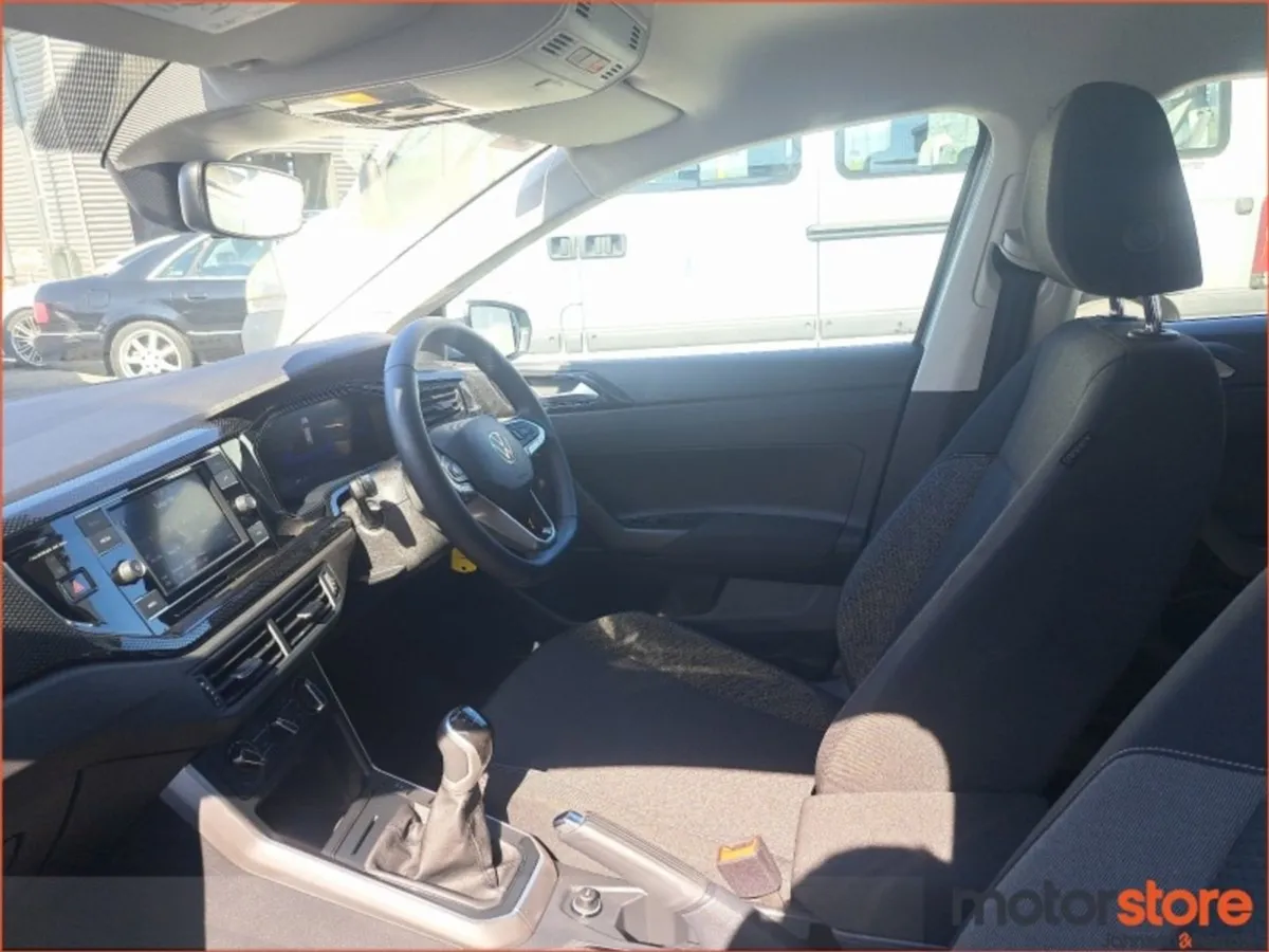 Volkswagen Polo 1.0 TSI Life Low KMS - Image 4