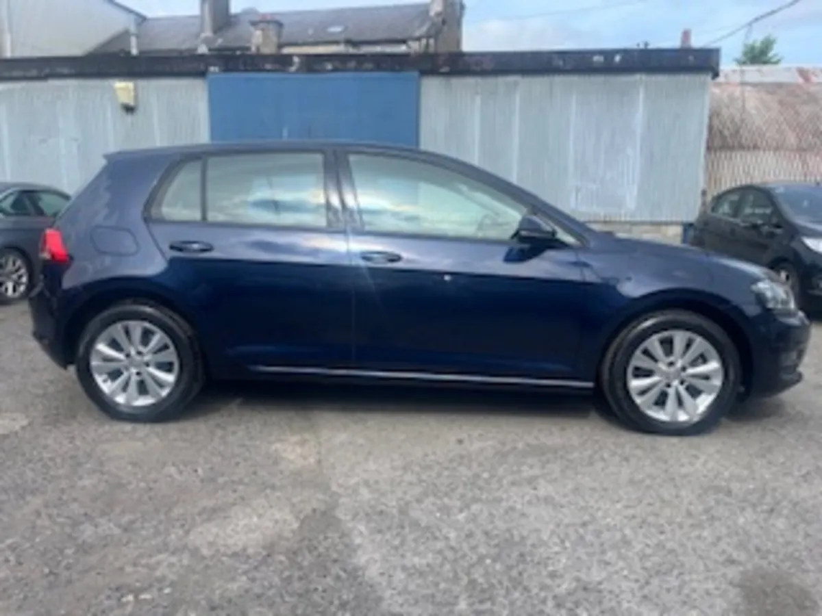 2014 VOLKSWAGEN GOLF COMFORTLINE VERY  LOW MILEAGE - Image 2