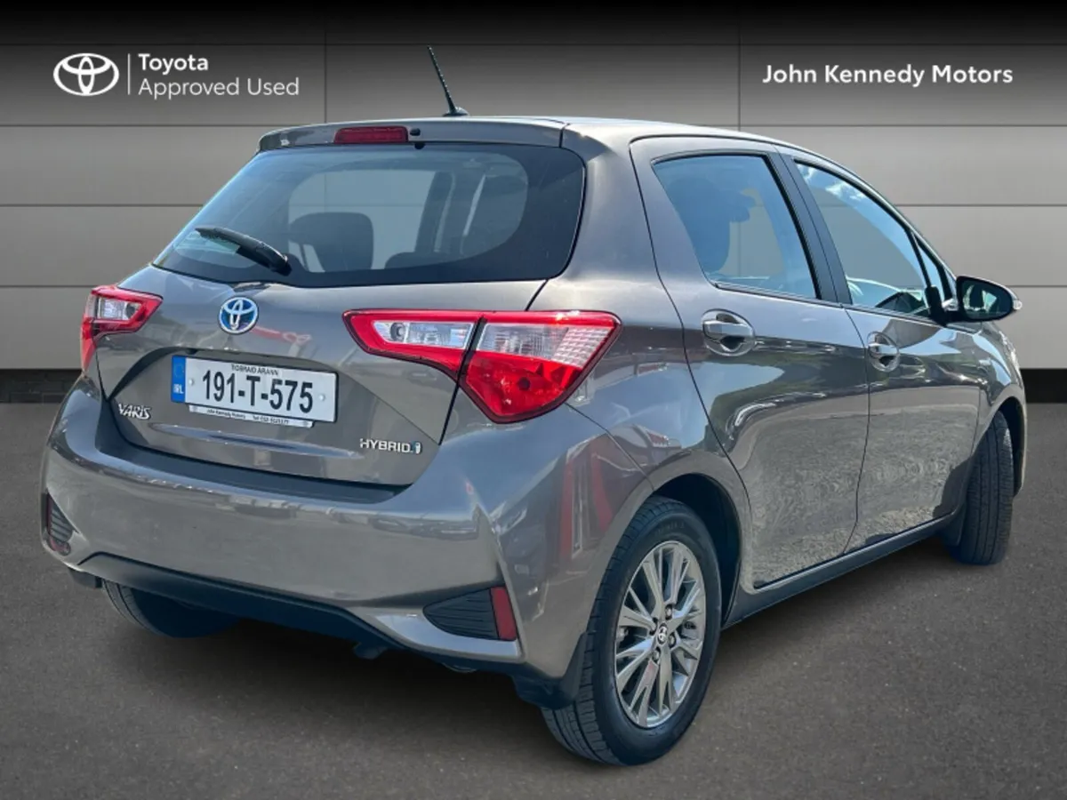 Toyota Yaris HYBRID 5DR LUNA - Image 2