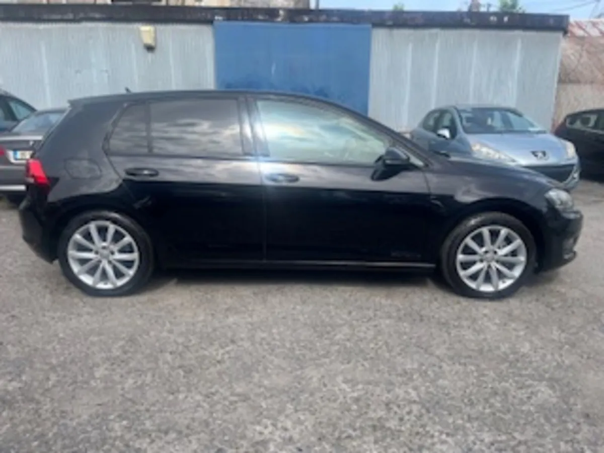 2014 VW GOLF HIGHLINE, LIKE NEW, LOW KLMS - Image 2