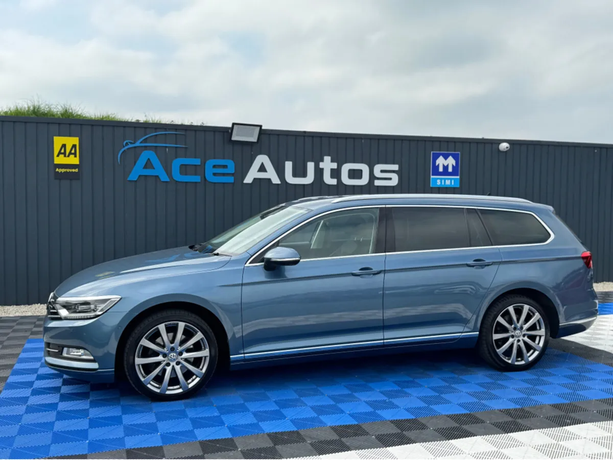Volkswagen Passat HIGHLINE - 2.0L DIESEL - AUTO - - Image 3