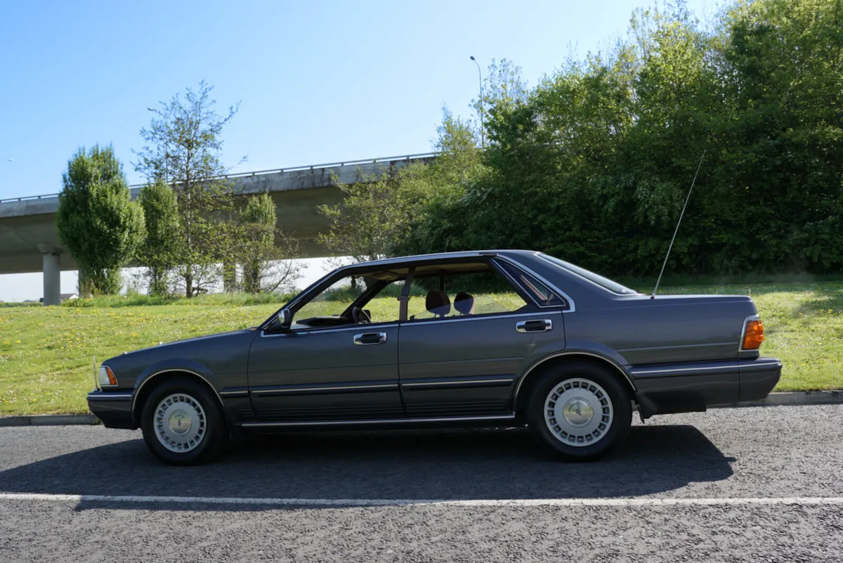 Nissan Cedric 3.0 V6 automatic - Image 3