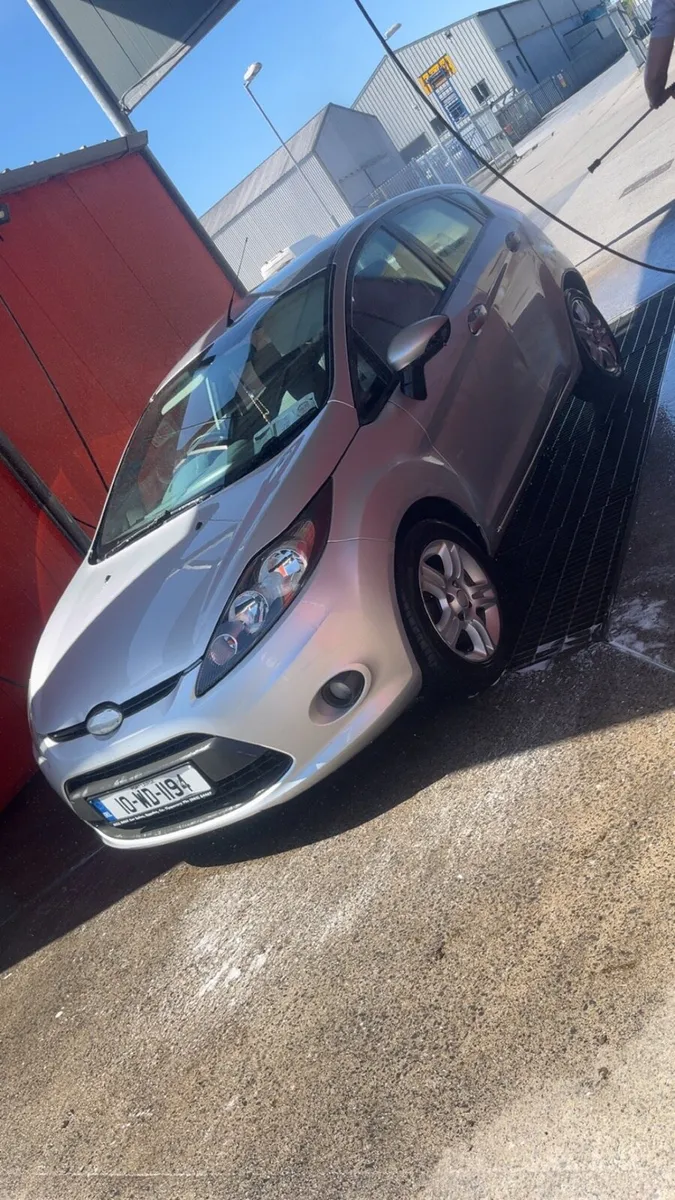 2010 Ford fiesta - Image 1