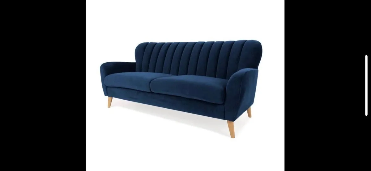 Velvet couch - Image 1