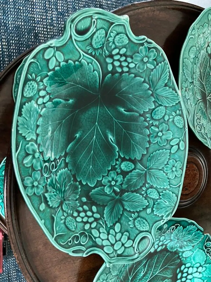 Vintage Green plates - Image 2