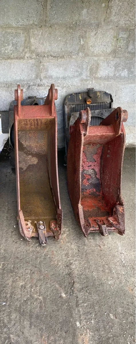 JCB Buckets and miscellaneous - Image 1