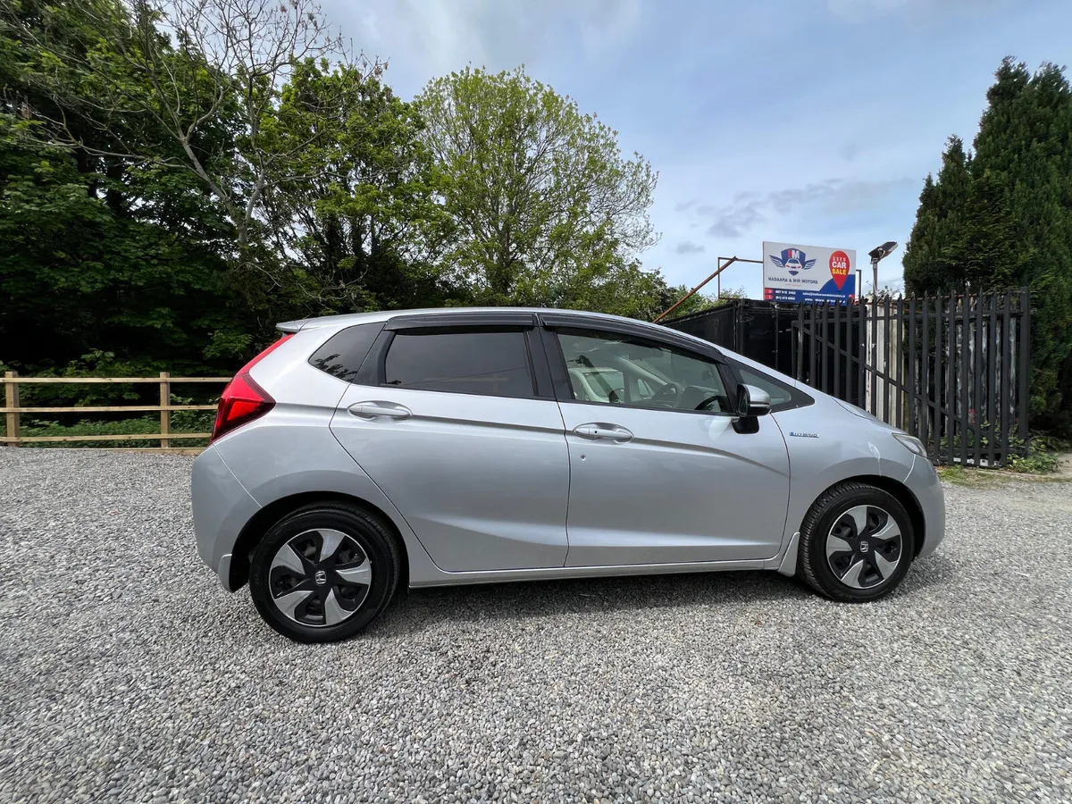 Honda Fit 2015 Hybrid low Kms - Image 2