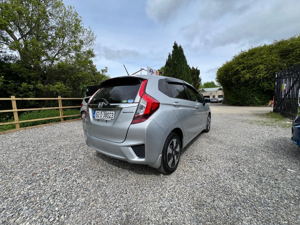Honda Fit 2015 Hybrid low Kms - Image 4