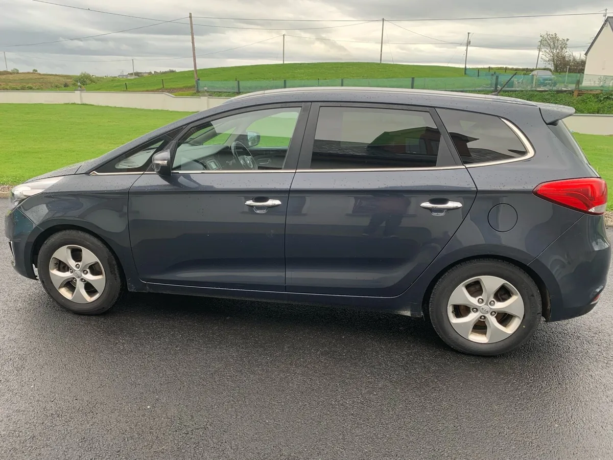 Kia Caren's - Image 3