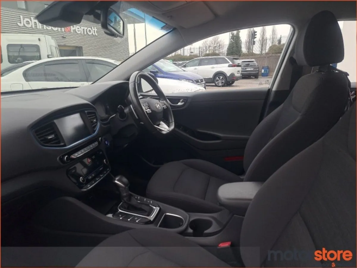 Hyundai Ioniq  save  2000  Hybrid Premium Like New - Image 4