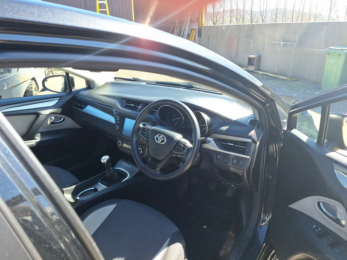 Toyota Avensis 2017 - Image 3