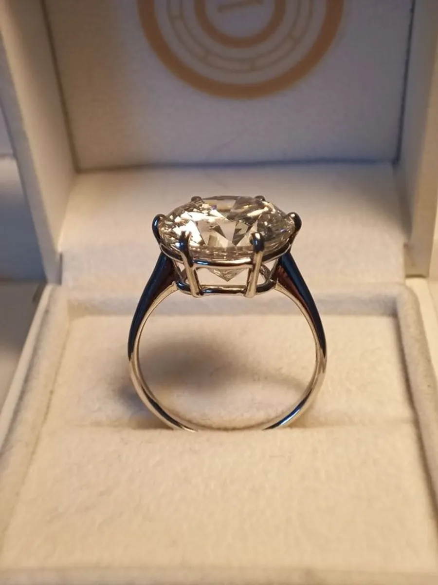 18ct White Gold 7 Carat Lab Grown Diamond Solitaire Ring - Image 2