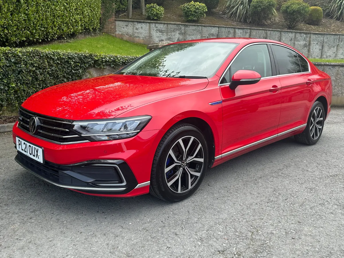 Volkswagen Passat GTE 2021 - Image 1