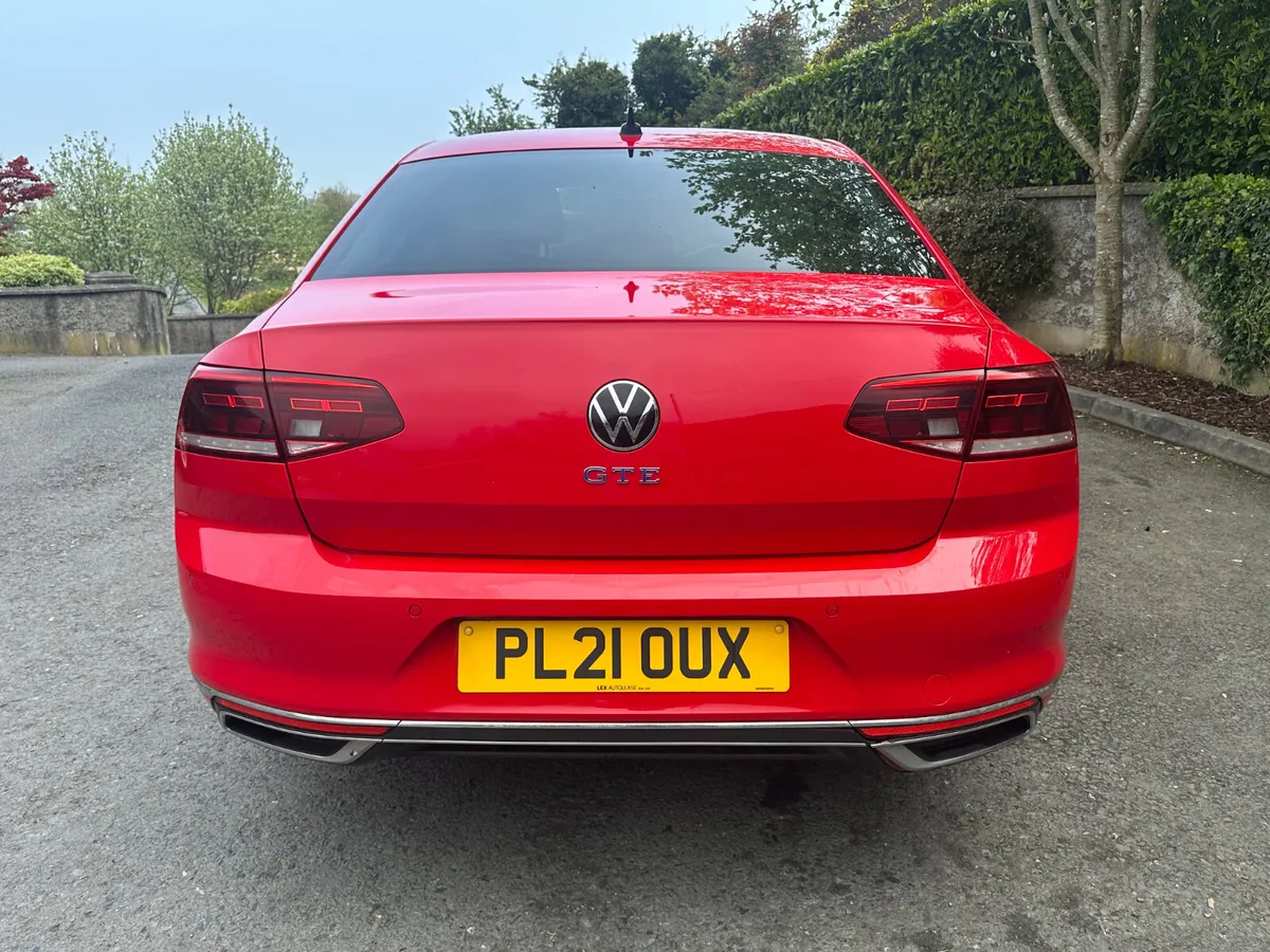 Volkswagen Passat GTE 2021 - Image 4