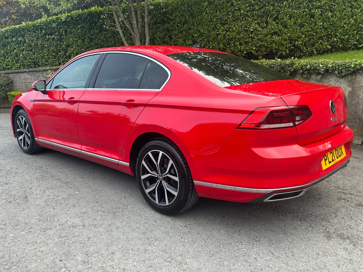 Volkswagen Passat GTE 2021 - Image 3
