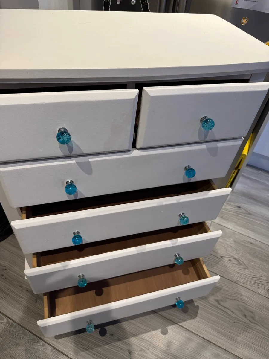Chest of drawers - Image 1